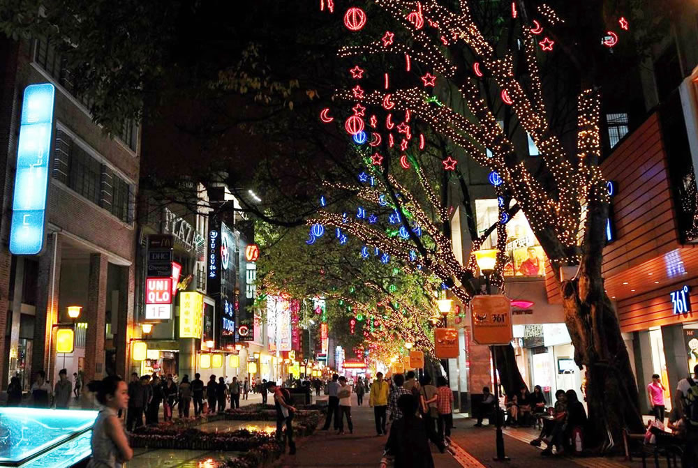 Beijing Road during a Guangzhou evening tour
